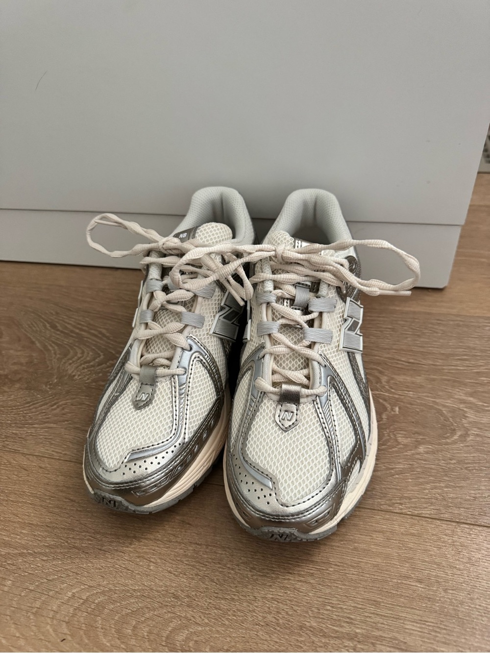 New Balance cream and silver Unisex 1906R Shoe - Picture 2 of 3